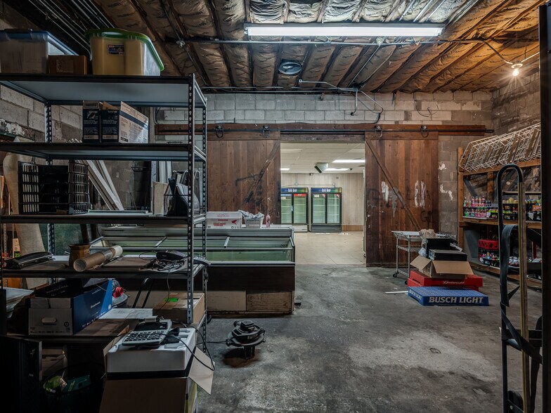 More Photos Of 200 N Broadway Ave, Geary Convenience Store For Sale