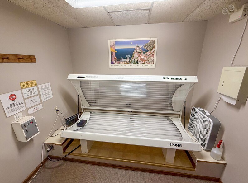 More Photos Of 16 Mantorville Ave N, Kasson Office For Sale