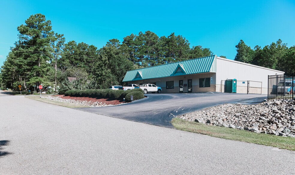 More Photos Of 105 Parkway Dr, Aberdeen Showroom For Lease