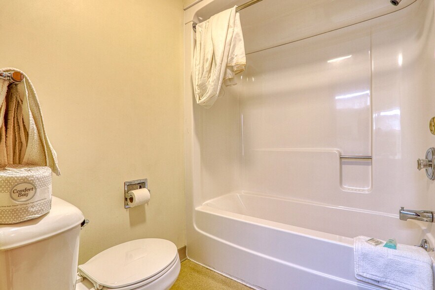 More Photos Of 726 S Highway 35, Saint Croix Falls Hotel For Sale