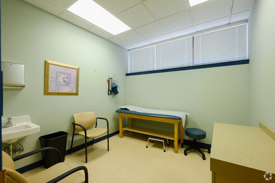 More Photos Of 1999 Sproul Rd, Broomall Medical For Lease