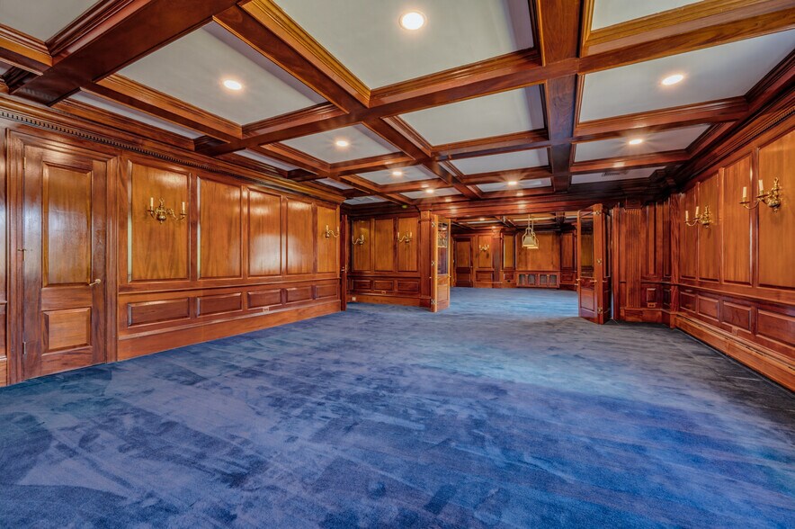 More Photos Of 318 Main St, Berlin Office For Sale