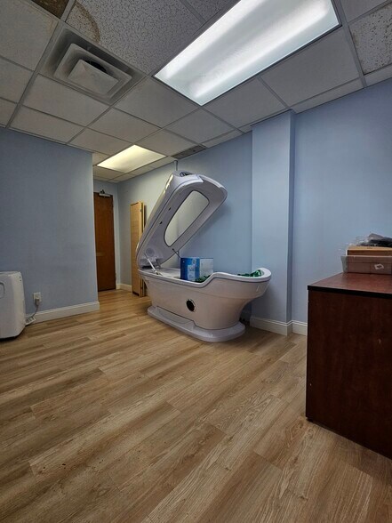 More Photos Of 230 Hilton Ave, Hempstead Medical For Sale