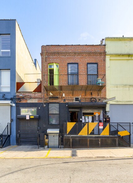 More Photos Of 18 Herkimer Pl, Brooklyn Office For Lease