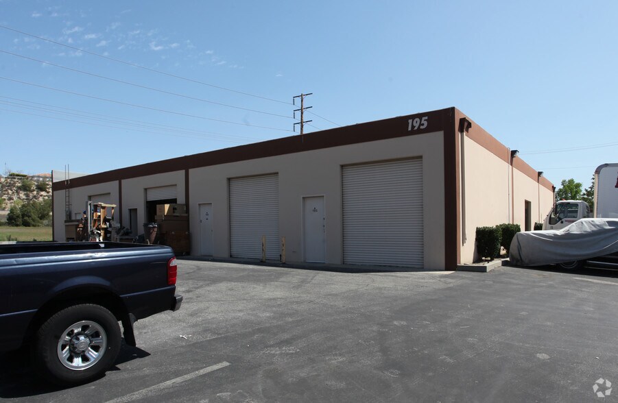 More Photos Of 195 E Easy St, Simi Valley Warehouse For Lease