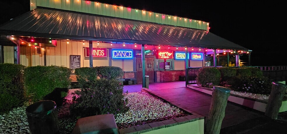 More Photos Of 2166 Highpoint Rd, Snellville Bar For Lease