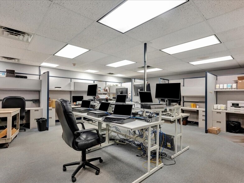 More Photos Of 202 N Angelina Ave, Lufkin Office For Sale