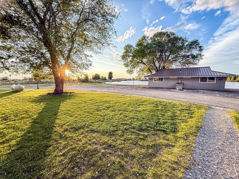 More Photos Of 87275 County Hwy 9-28, Christmas Valley Hotel For Sale