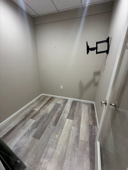 More Photos Of 8-10 Irving Pl, Woodmere Storefront Retail Office For Lease