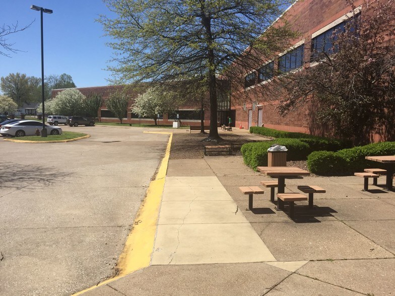 More Photos Of 300 E Walnut St, Evansville Telecom Hotel Data Hosting For Lease