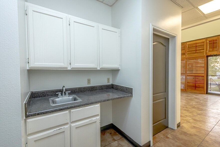 More Photos Of 14619 Archer Dr, Laredo Warehouse For Lease