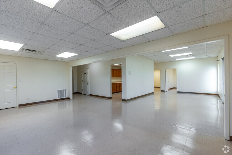 More Photos Of 3401 E State Highway 158, Midland Warehouse For Lease