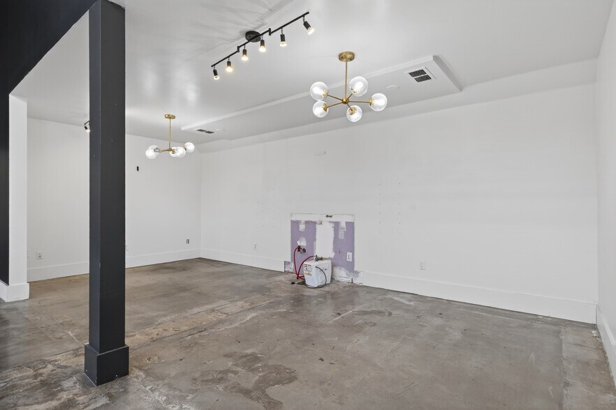 More Photos Of 1895 E Main St, Ventura General Retail For Sale