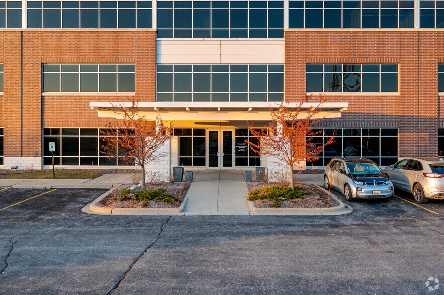 More Photos Of 10400 W Innovation Dr, Wauwatosa Office For Lease
