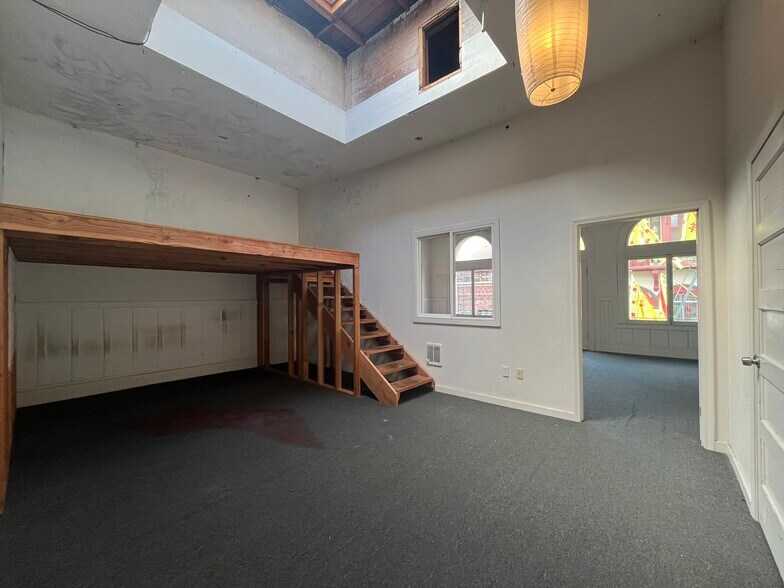 More Photos Of 736-738 Grant Ave, San Francisco Storefront Retail Office For Sale