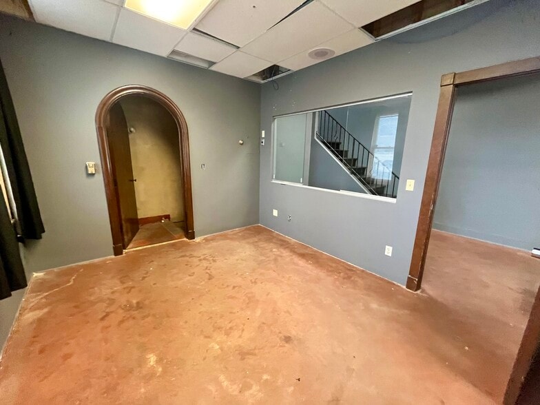 More Photos Of 2345 W University Ave, Saint Paul Warehouse For Lease