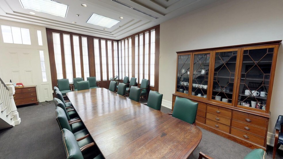 More Photos Of 700 Camp St, New Orleans Coworking Space