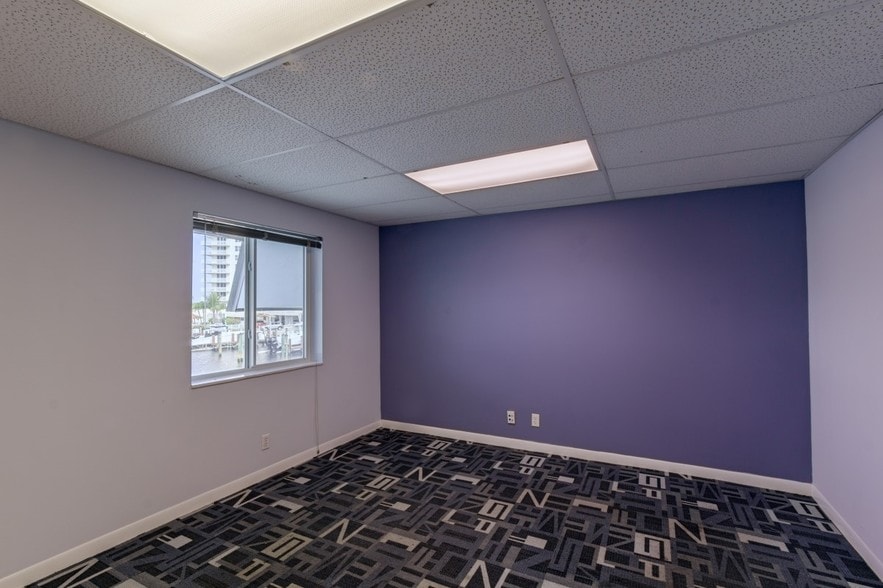 More Photos Of 429 Seabreeze Blvd, Fort Lauderdale General Retail For Sale