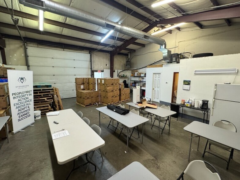 More Photos Of 722-726 Roanoke St, Salem Research And Development For Sale