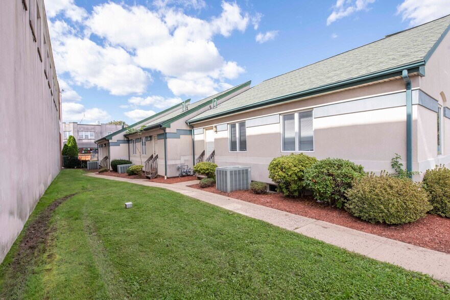 More Photos Of 17-19 S Main St, Manville Loft Creative Space For Lease