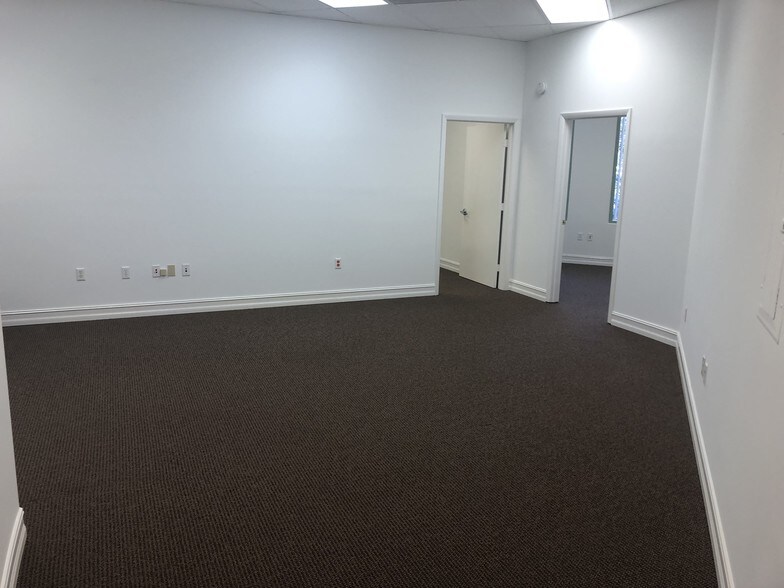 More Photos Of 1565 N Park Dr, Weston Office For Lease
