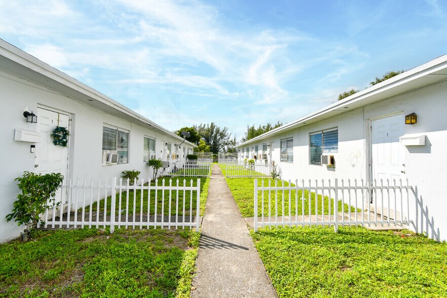 More Photos Of 831-835 NW 7th St, Hallandale Beach Apartments For Sale