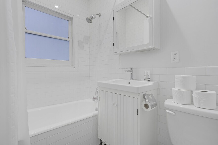 More Photos Of 121 S Elm Dr, Beverly Hills Apartments For Sale