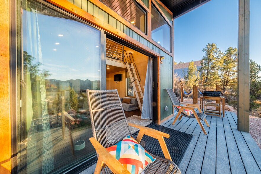 More Photos Of 342 Overlook Ln, Glendale Specialty For Sale