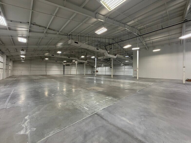 More Photos Of 12180 Metro Pky, Fort Myers Distribution For Sale