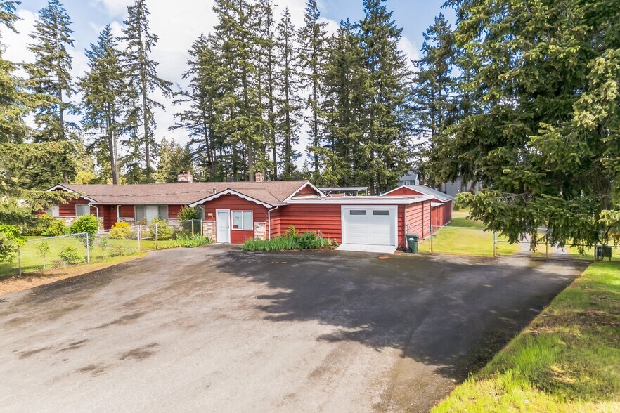 More Photos Of 2515 176th St E, Tacoma Showroom For Sale