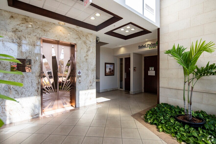More Photos Of 5101 Fruitville Rd, Sarasota Medical For Lease