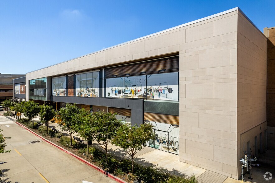 More Photos Of 6121 W Park Blvd, Plano General Retail For Sale