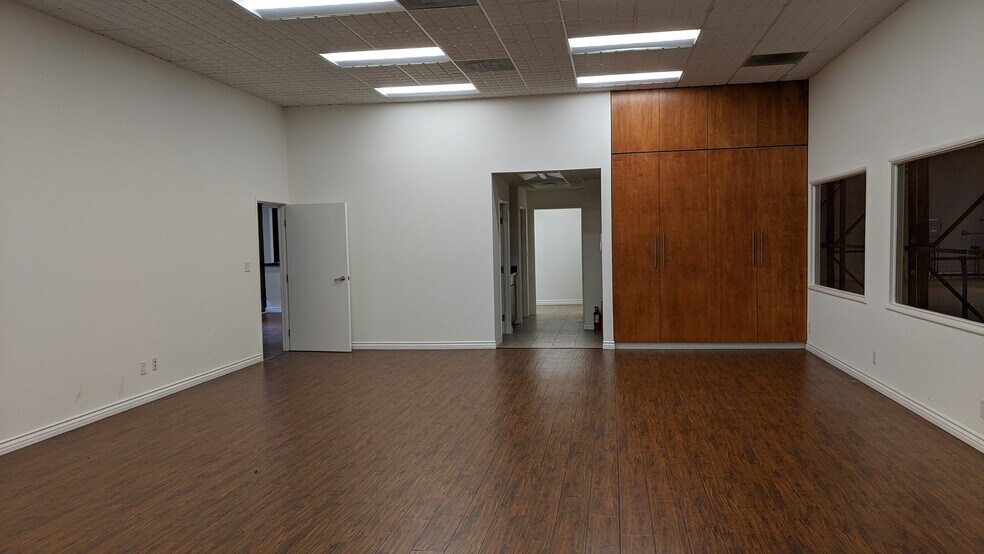 More Photos Of 2514 Naomi St, Burbank Manufacturing For Lease
