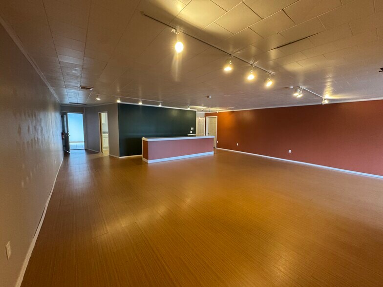 More Photos Of 86 Briggs St, Johnstown Freestanding For Lease