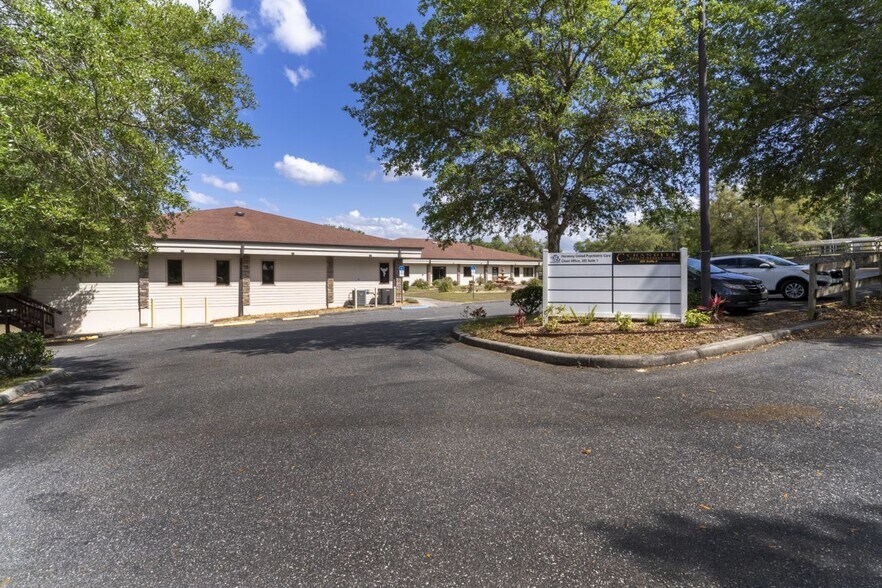 More Photos Of 301 Skyline Dr, Lady Lake Medical For Sale
