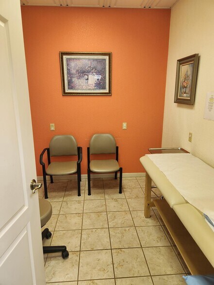 More Photos Of 1111 Worth St, Hemphill Office For Sale