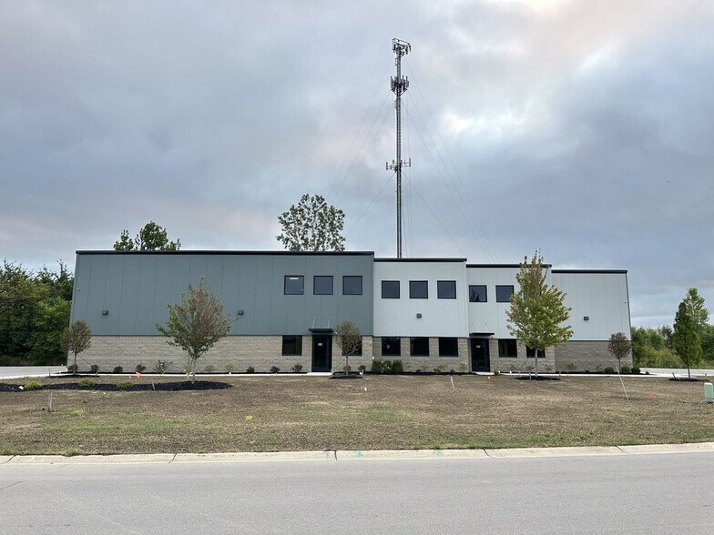 More Photos Of 956 Black river Dr, Zeeland Distribution For Lease