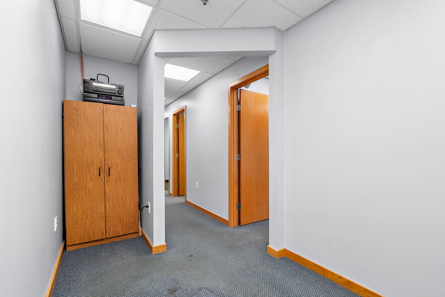More Photos Of 323 Boston Post Rd, Sudbury Office For Lease