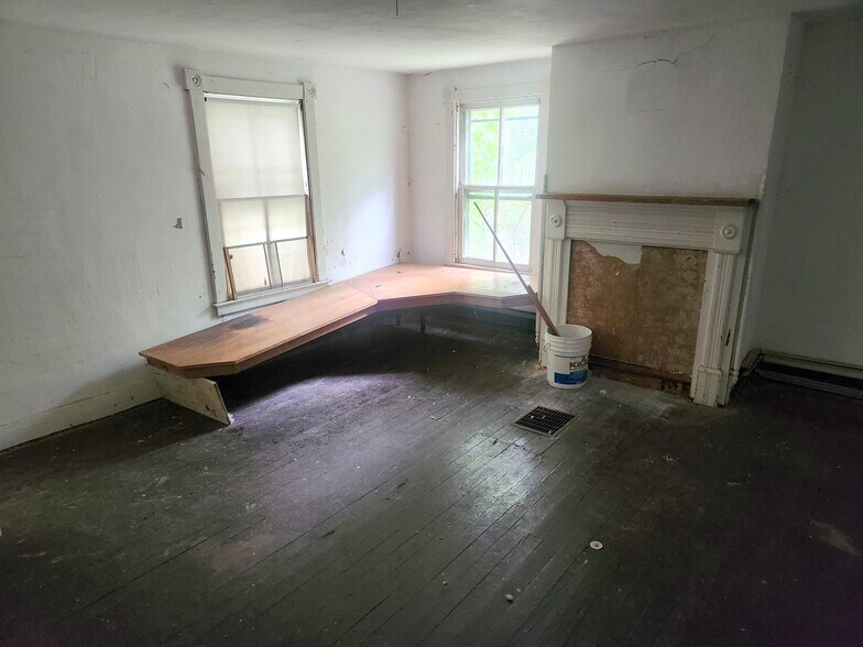 More Photos Of 26500 Clarksburg Rd, Damascus Storefront Retail Residential For Sale