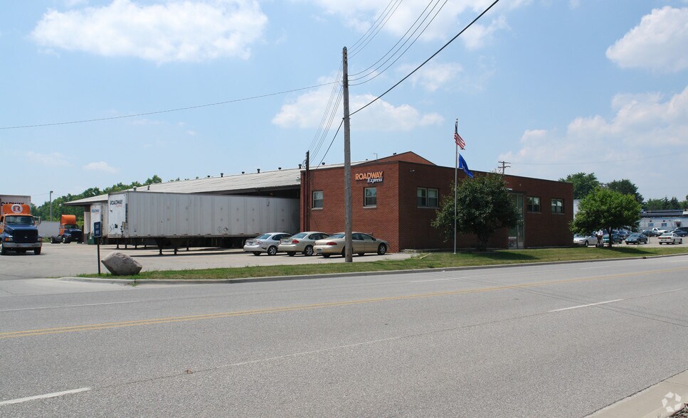More Photos Of 3333 W Saint Joseph St, Lansing Truck Terminal For Lease