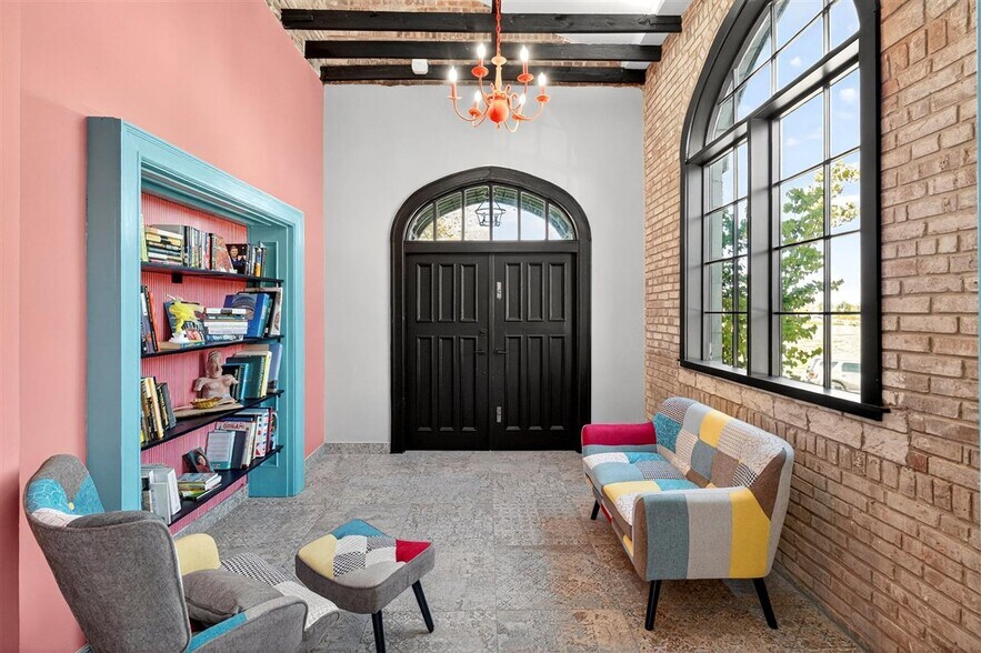 More Photos Of 1034 S Kingshighway Blvd, Saint Louis Office For Sale