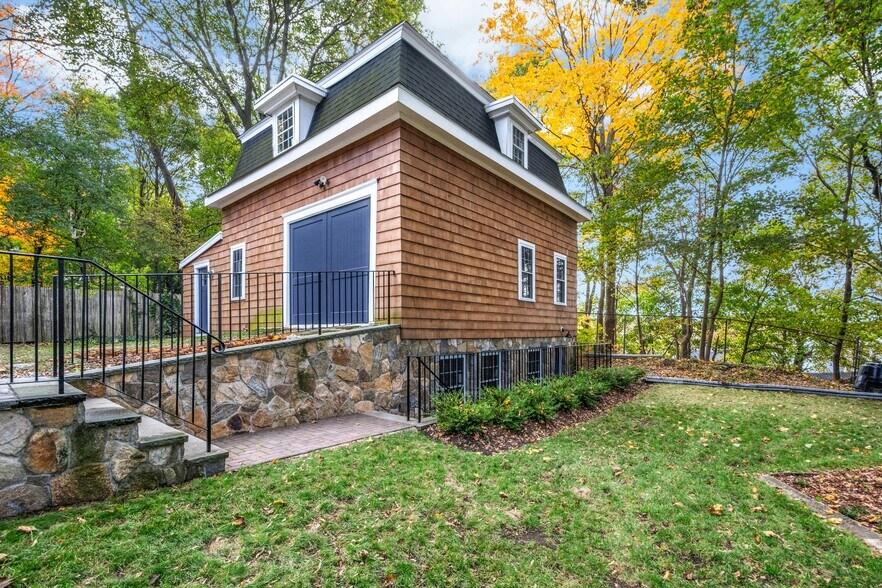 More Photos Of 8 Pine St, Boston Flex For Sale