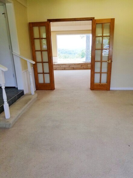 More Photos Of 250 Sunset Hills Dr, Sunrise Beach Storefront Retail Office For Sale