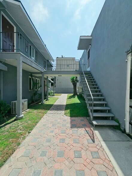 More Photos Of 451 Ivy St, Glendale Apartments For Sale