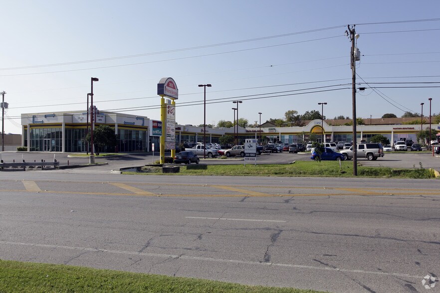 More Photos Of 3655 Fredericksburg Rd, San Antonio Unknown For Lease