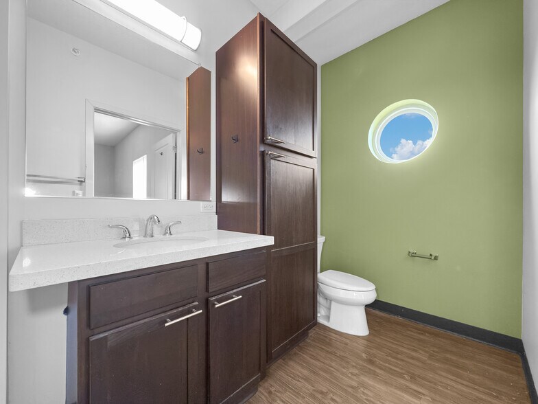 More Photos Of 1210 SW 28th St, Ankeny Apartments For Sale