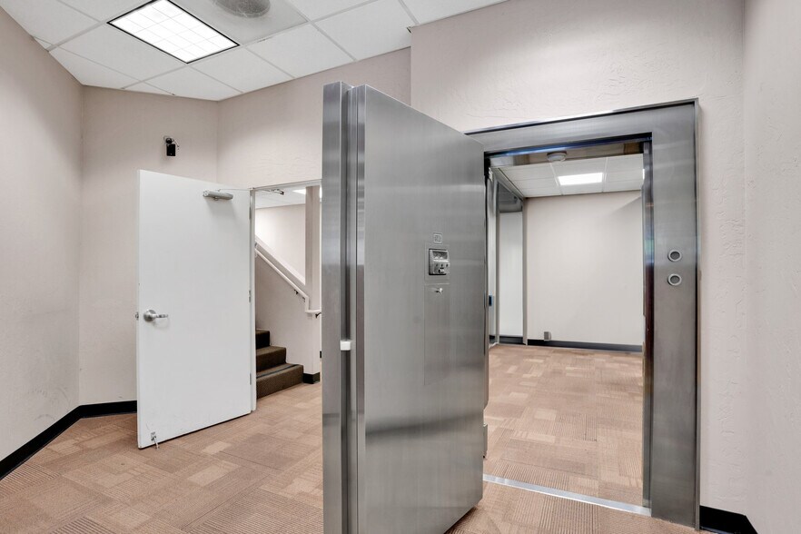 More Photos Of 780 Laurel St, San Carlos Bank For Lease