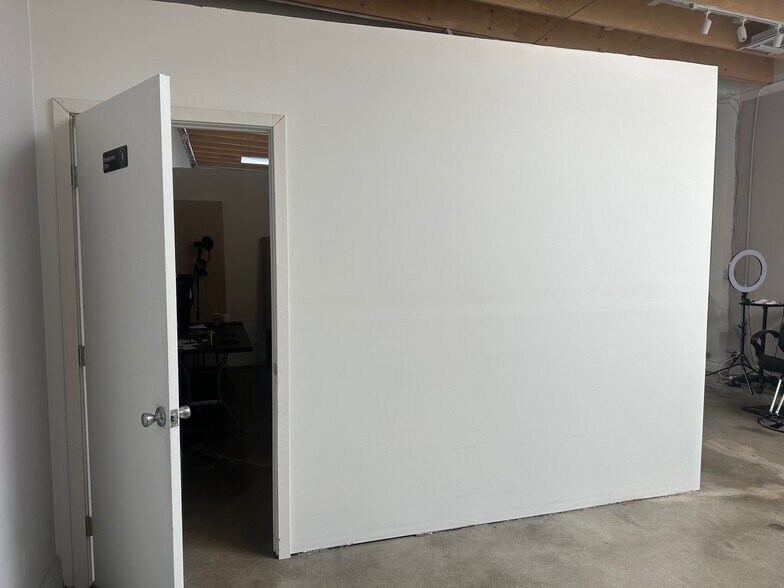 More Photos Of 7224-7228 Melrose Ave, Los Angeles General Retail For Sale