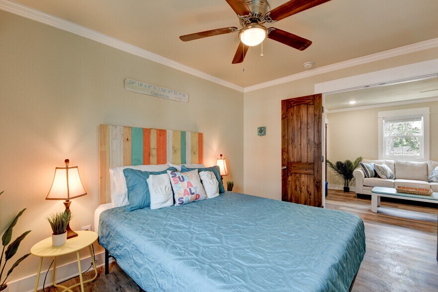 More Photos Of 1820 Avenue O 1/2, Galveston Multifamily For Sale