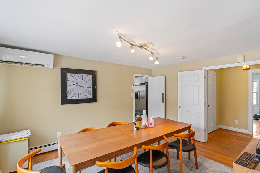 More Photos Of 4235 Chain Bridge Rd, Fairfax Office For Sale